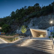 Armonie di luce continua per la stazione ferroviaria di Holmestrand