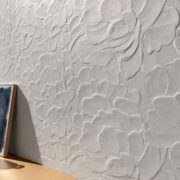 Dettaglio della texture Blossom della nuova collezione di piastrelle a rilievo Lumina Sand Art di FAP ceramiche